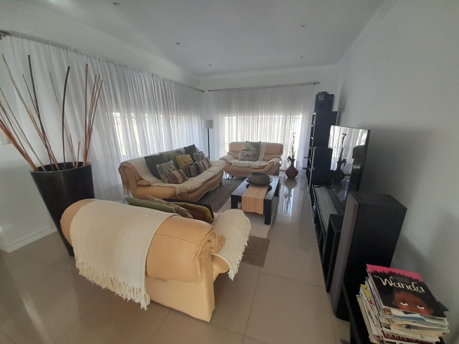 To Let 3 Bedroom Property for Rent in Ridgeway Gauteng