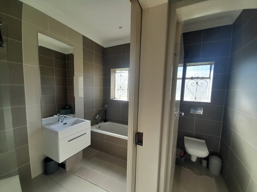To Let 3 Bedroom Property for Rent in Ridgeway Gauteng