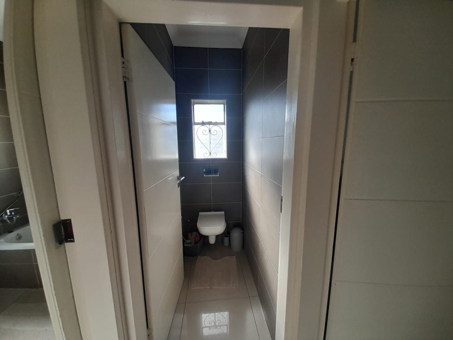 To Let 3 Bedroom Property for Rent in Ridgeway Gauteng