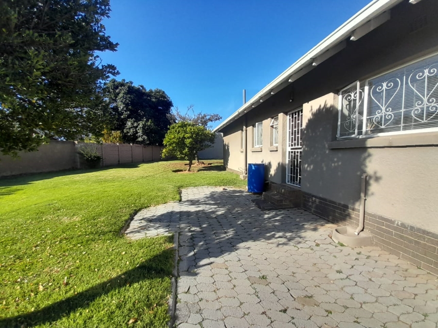 To Let 3 Bedroom Property for Rent in Ridgeway Gauteng