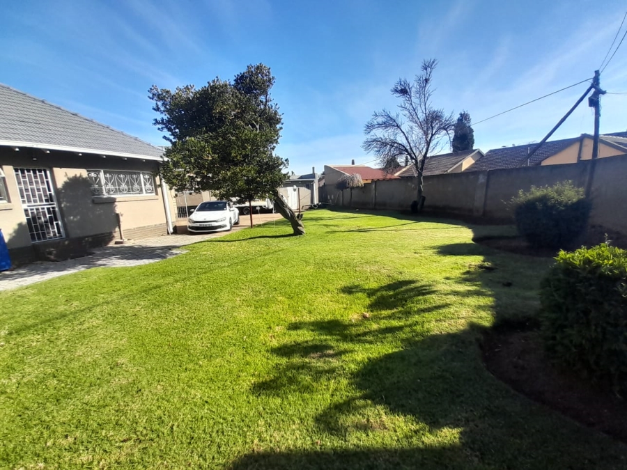 To Let 3 Bedroom Property for Rent in Ridgeway Gauteng