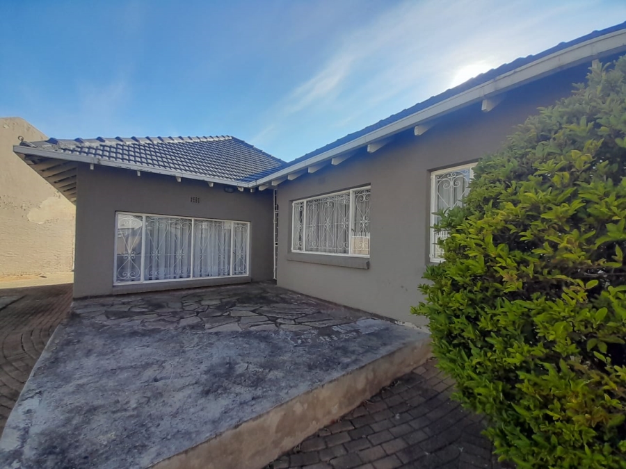 To Let 3 Bedroom Property for Rent in Ridgeway Gauteng