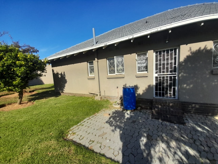 To Let 3 Bedroom Property for Rent in Ridgeway Gauteng