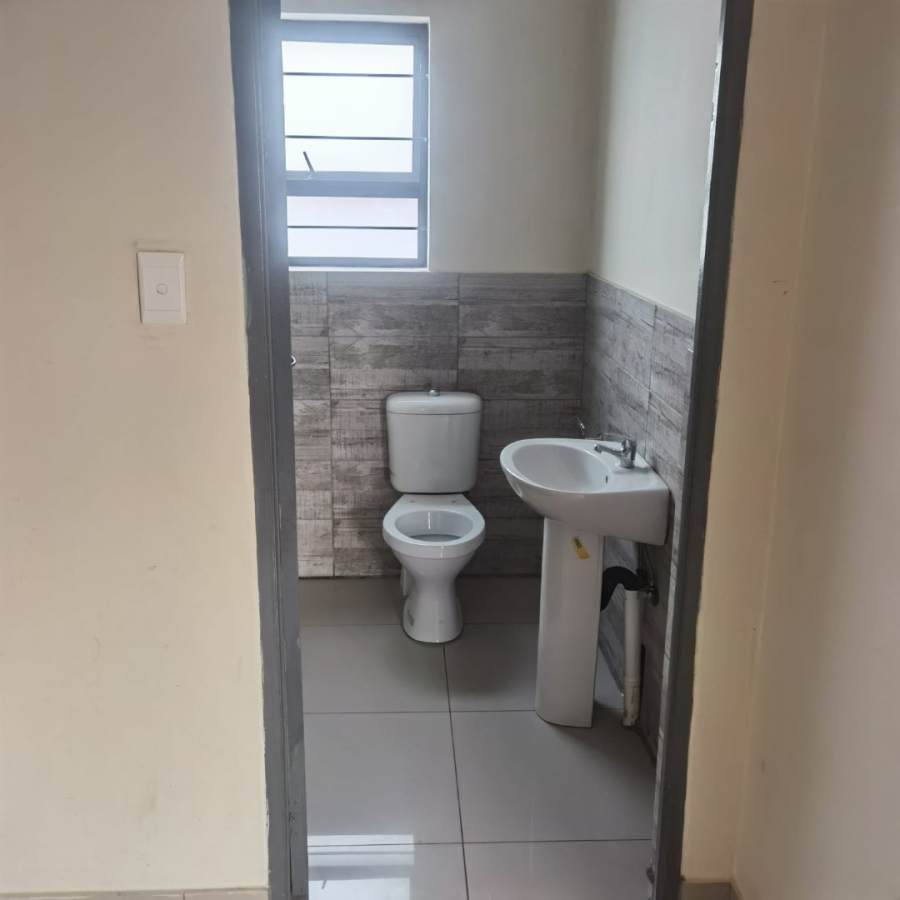 To Let 2 Bedroom Property for Rent in Noordwyk Gauteng