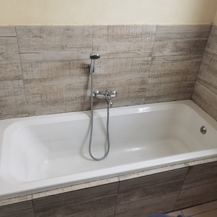 To Let 2 Bedroom Property for Rent in Noordwyk Gauteng