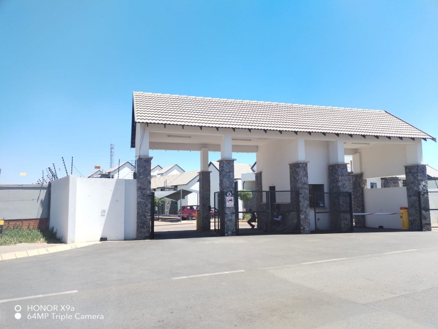 To Let 2 Bedroom Property for Rent in Glen Marais Gauteng