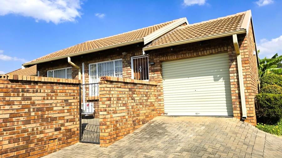 2 Bedroom Property for Sale in Faerie Glen Gauteng