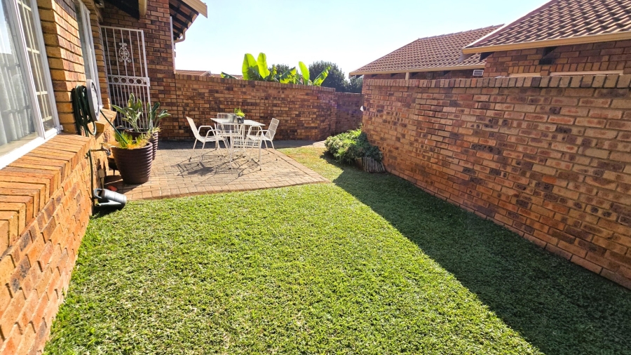 2 Bedroom Property for Sale in Faerie Glen Gauteng