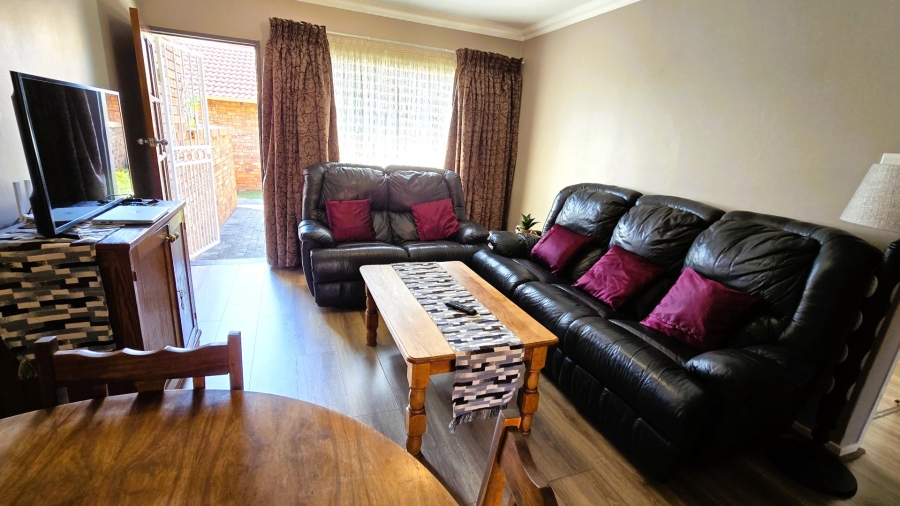 2 Bedroom Property for Sale in Faerie Glen Gauteng