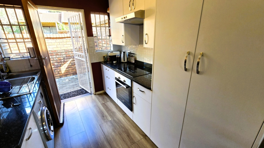 2 Bedroom Property for Sale in Faerie Glen Gauteng