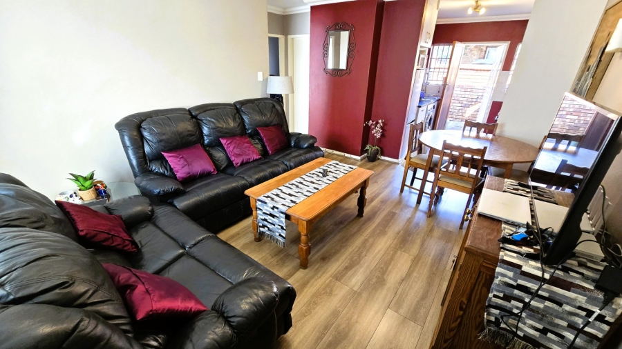 2 Bedroom Property for Sale in Faerie Glen Gauteng