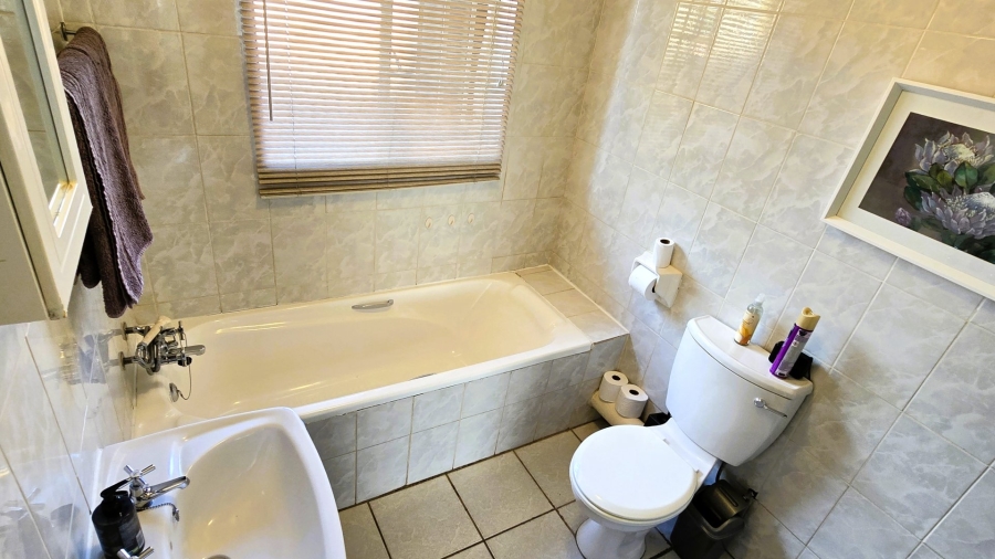 2 Bedroom Property for Sale in Faerie Glen Gauteng