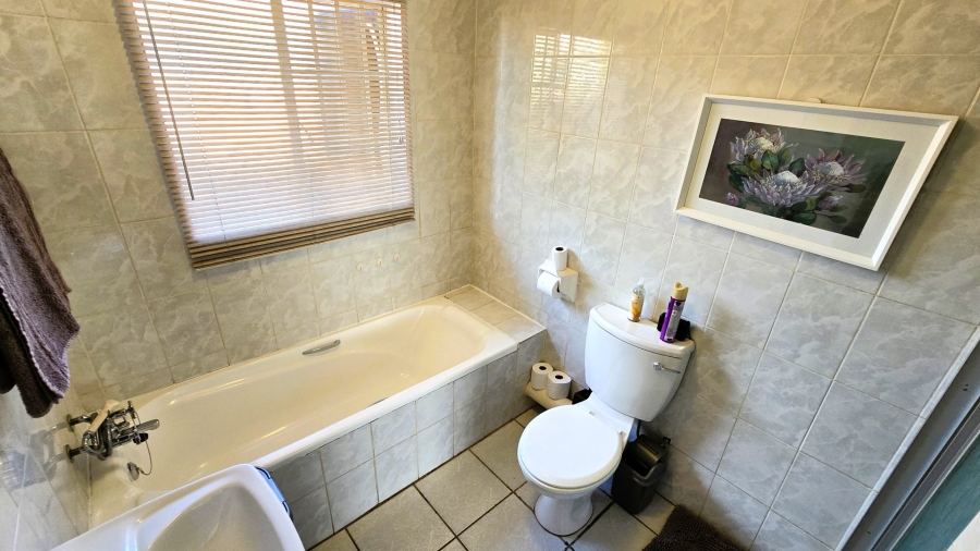 2 Bedroom Property for Sale in Faerie Glen Gauteng