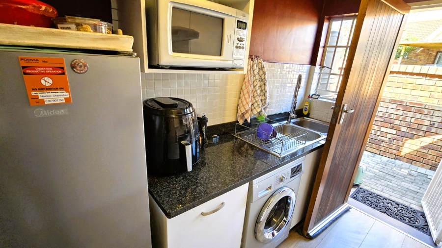 2 Bedroom Property for Sale in Faerie Glen Gauteng