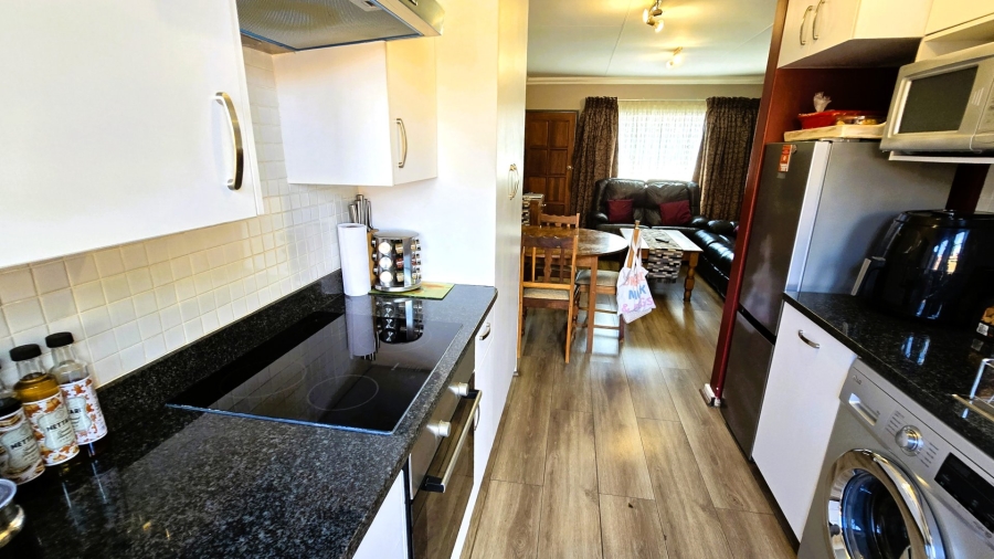 2 Bedroom Property for Sale in Faerie Glen Gauteng