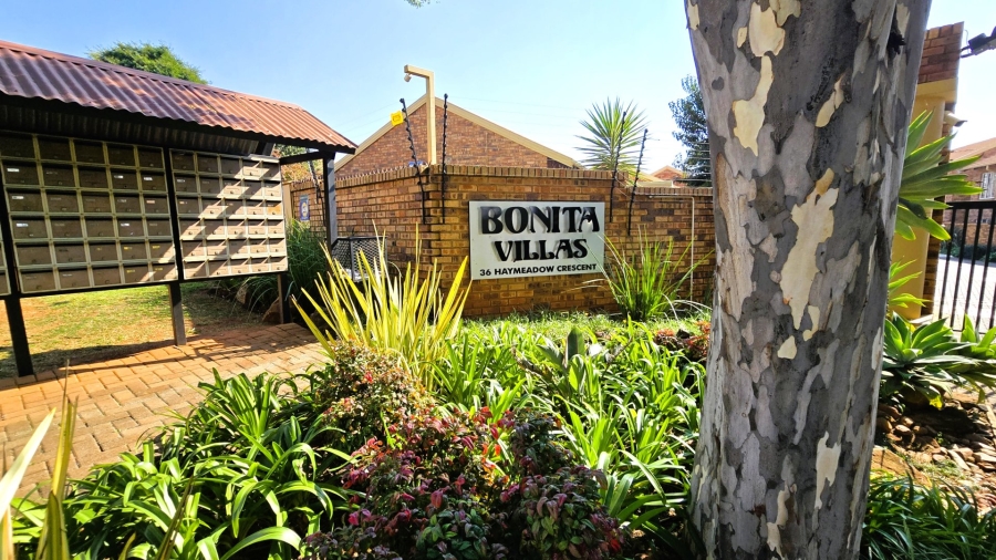 2 Bedroom Property for Sale in Faerie Glen Gauteng
