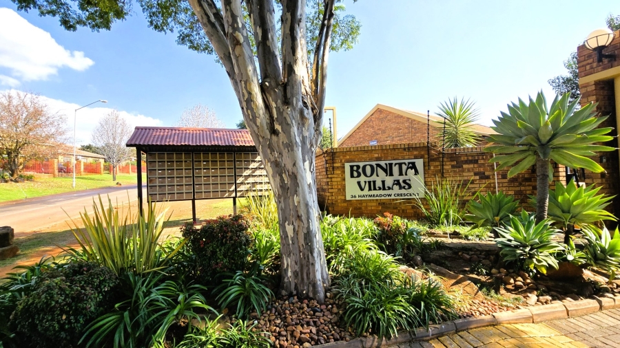 2 Bedroom Property for Sale in Faerie Glen Gauteng
