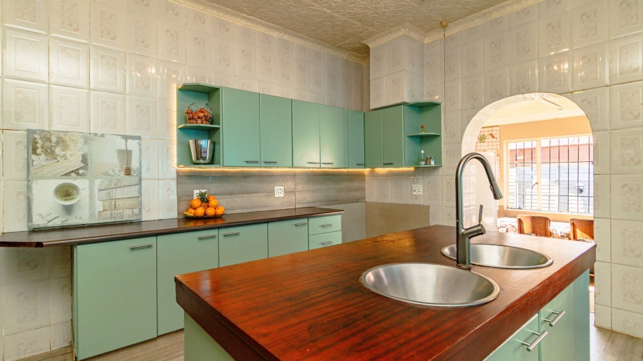 3 Bedroom Property for Sale in Edenvale Central Gauteng