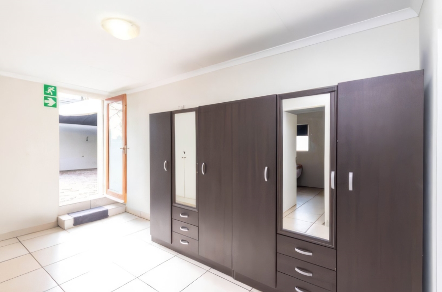 To Let 12 Bedroom Property for Rent in Bryanston Gauteng