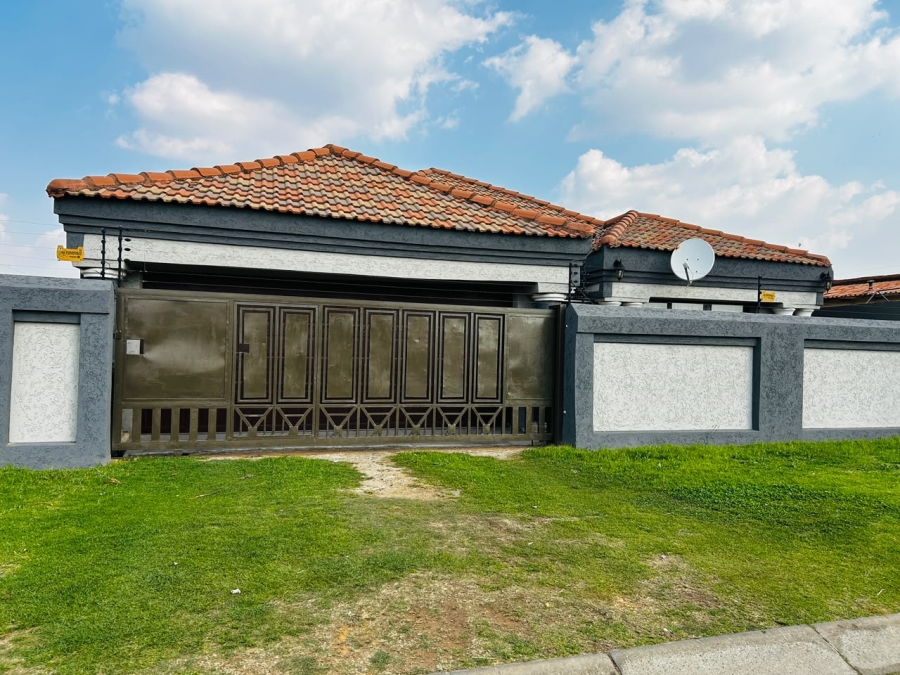 4 Bedroom Property for Sale in Leachville Ext 3 Gauteng