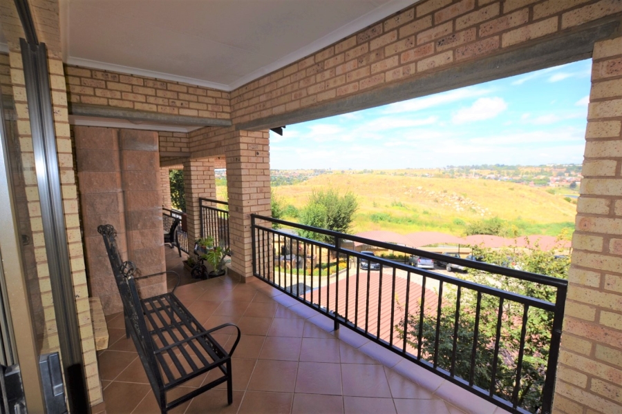 To Let 2 Bedroom Property for Rent in Monument Gauteng