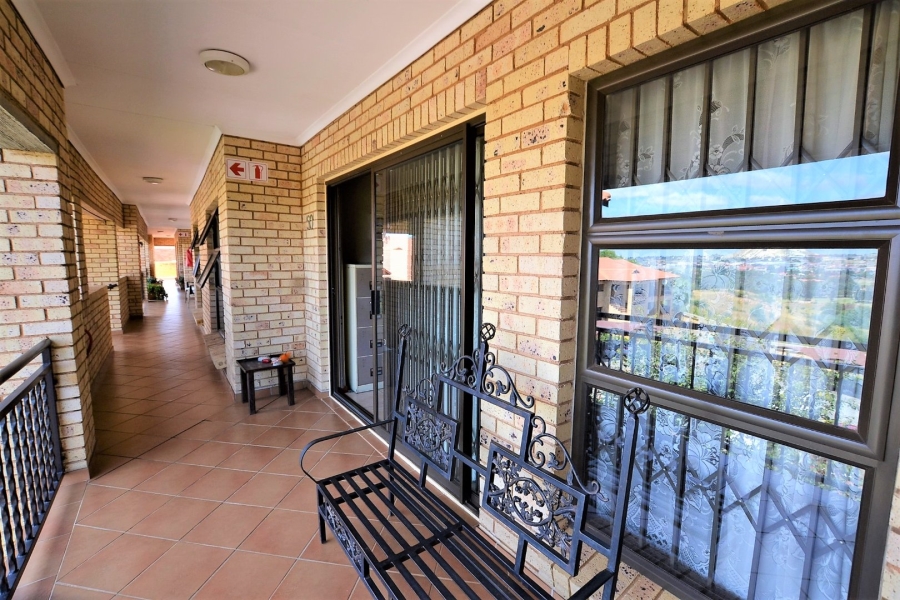 To Let 2 Bedroom Property for Rent in Monument Gauteng