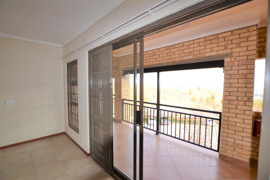To Let 2 Bedroom Property for Rent in Monument Gauteng