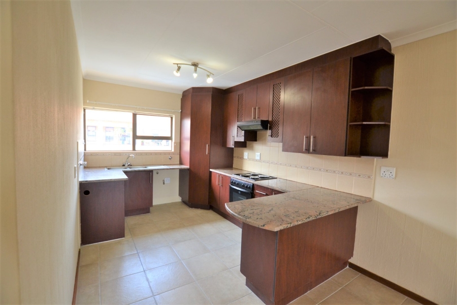To Let 2 Bedroom Property for Rent in Monument Gauteng