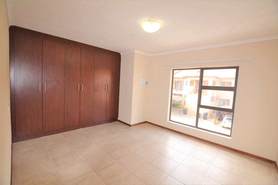 To Let 2 Bedroom Property for Rent in Monument Gauteng