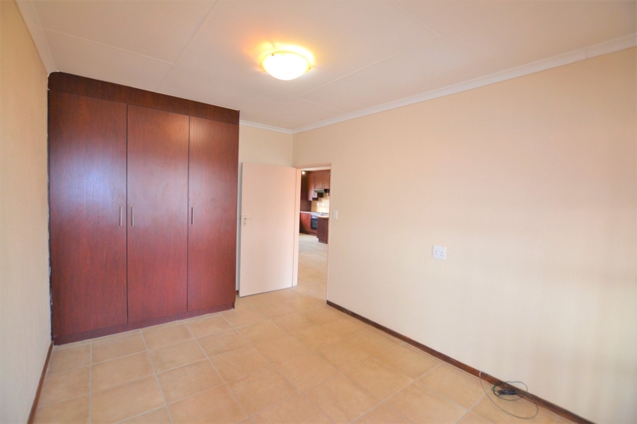 To Let 2 Bedroom Property for Rent in Monument Gauteng