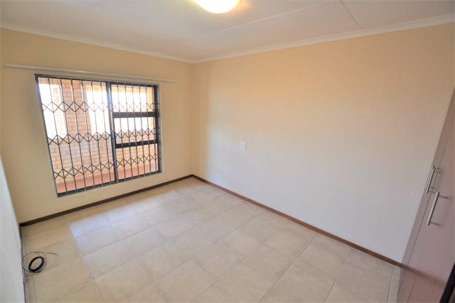 To Let 2 Bedroom Property for Rent in Monument Gauteng