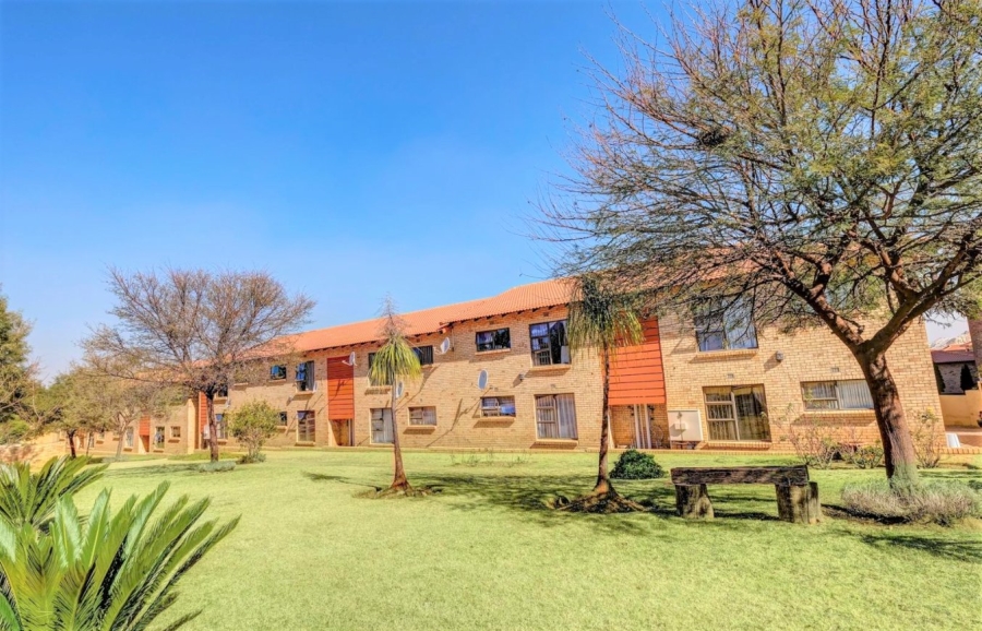 To Let 2 Bedroom Property for Rent in Monument Gauteng