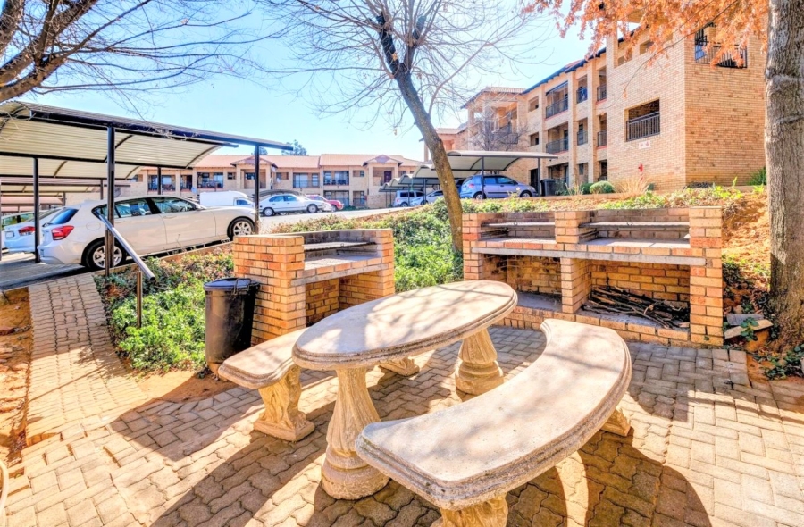 To Let 2 Bedroom Property for Rent in Monument Gauteng