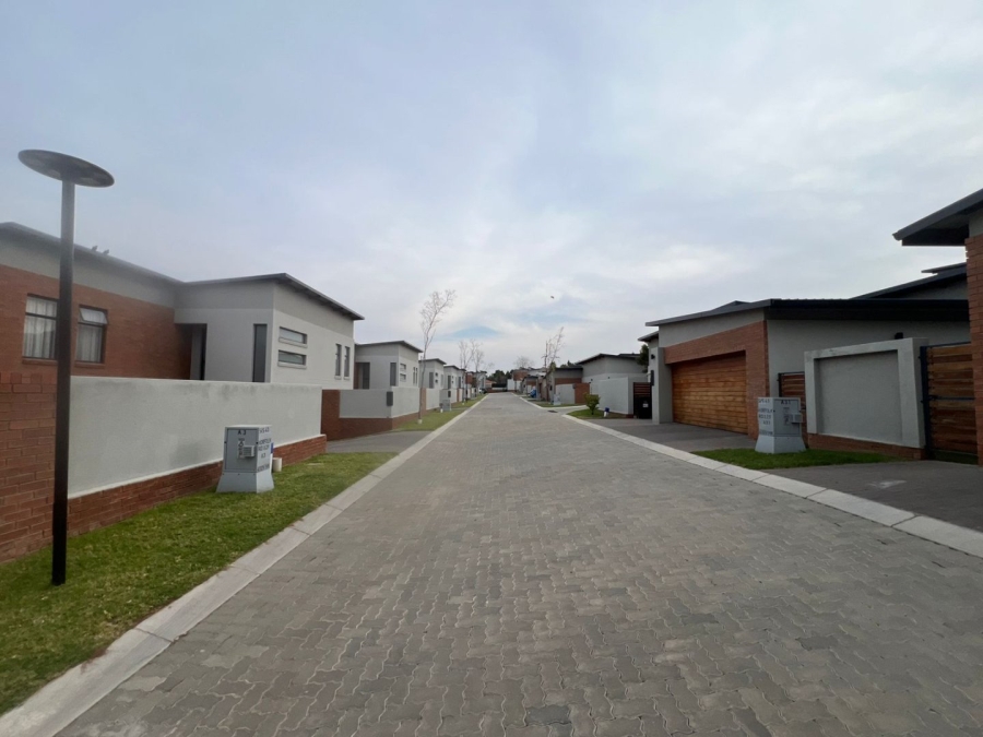 4 Bedroom Property for Sale in Carlswald Gauteng