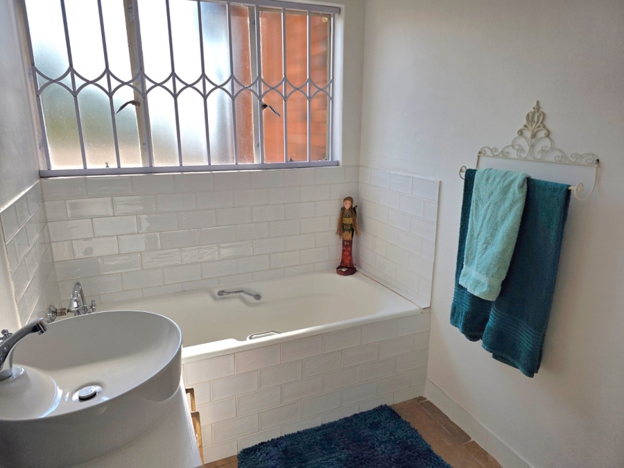 3 Bedroom Property for Sale in La Montagne Gauteng