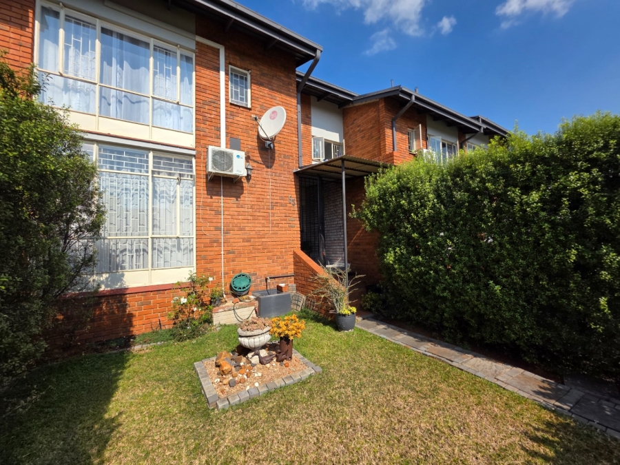 3 Bedroom Property for Sale in La Montagne Gauteng