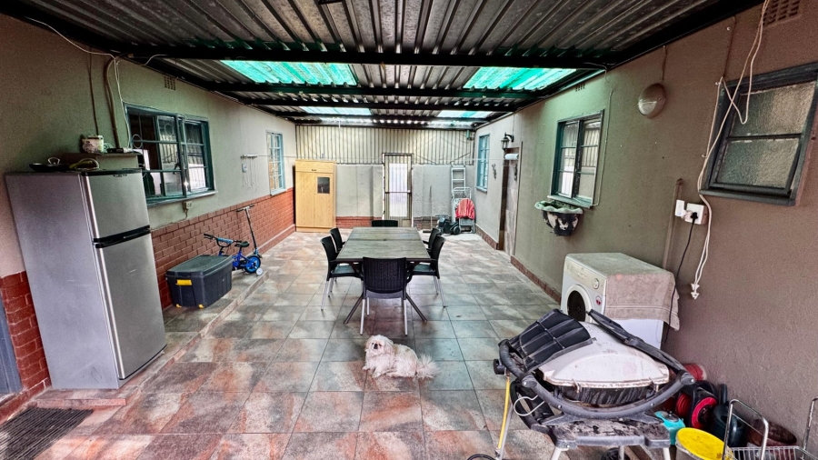 5 Bedroom Property for Sale in Valhalla Gauteng