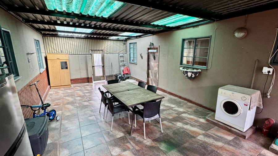 5 Bedroom Property for Sale in Valhalla Gauteng