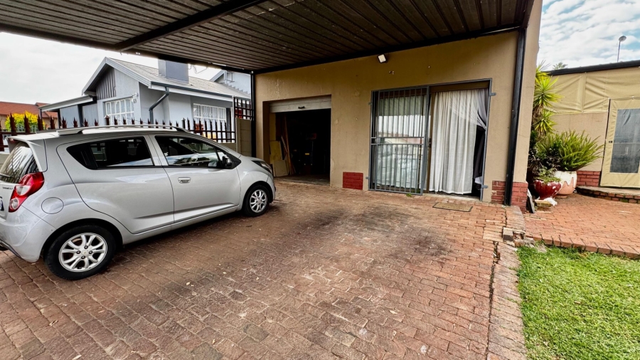 5 Bedroom Property for Sale in Valhalla Gauteng