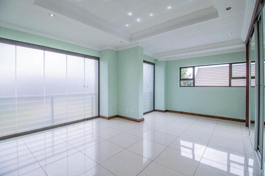 7 Bedroom Property for Sale in Serengeti Lifestyle Estate Gauteng