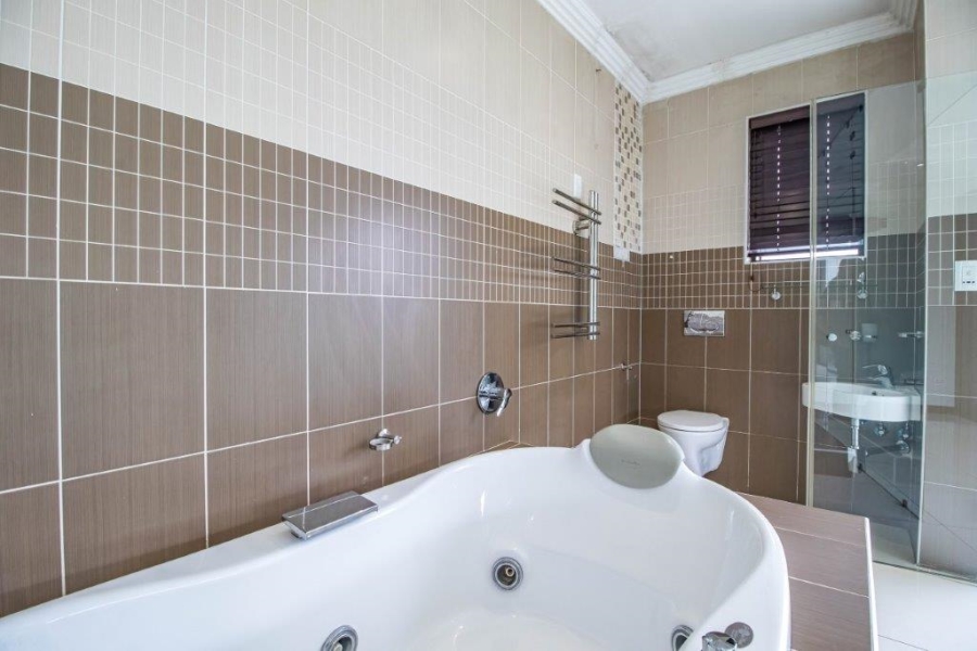 7 Bedroom Property for Sale in Serengeti Lifestyle Estate Gauteng