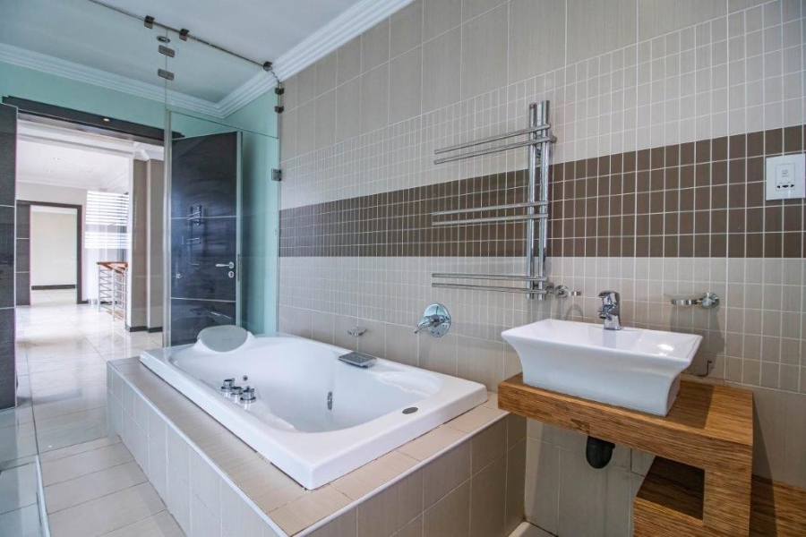 7 Bedroom Property for Sale in Serengeti Lifestyle Estate Gauteng
