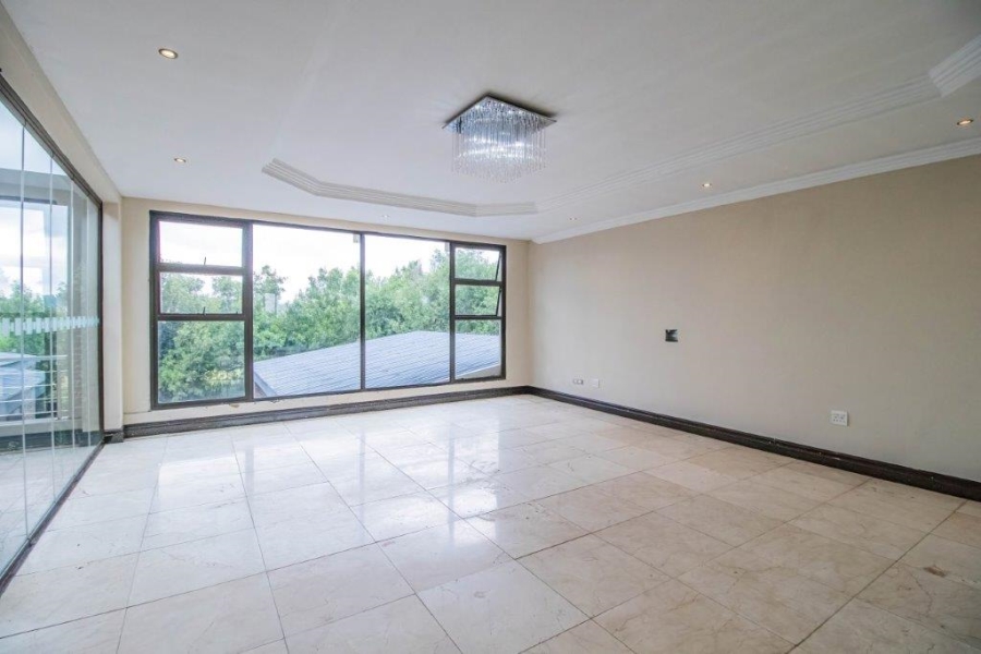7 Bedroom Property for Sale in Serengeti Lifestyle Estate Gauteng