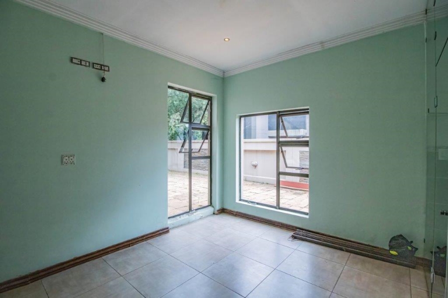7 Bedroom Property for Sale in Serengeti Lifestyle Estate Gauteng