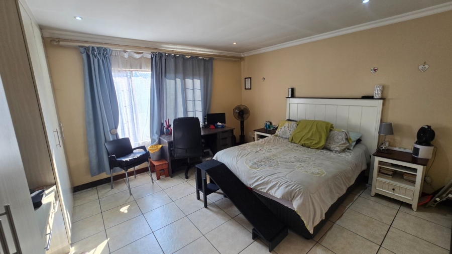 3 Bedroom Property for Sale in Thatchfield Glen Gauteng
