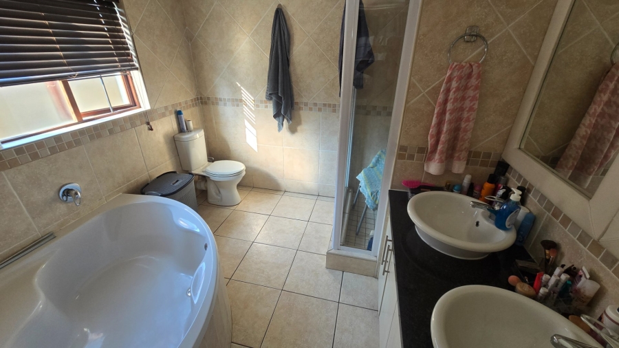 3 Bedroom Property for Sale in Thatchfield Glen Gauteng