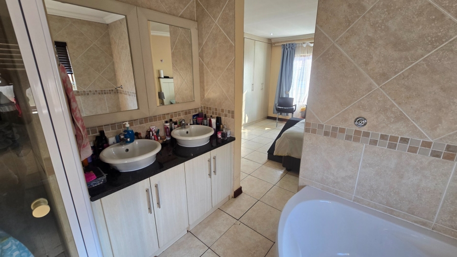 3 Bedroom Property for Sale in Thatchfield Glen Gauteng