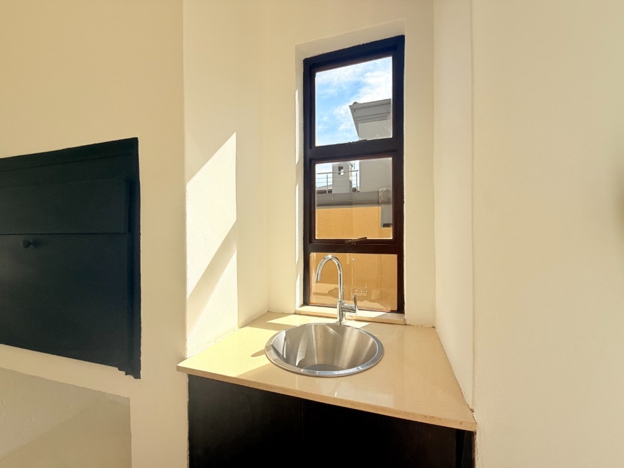5 Bedroom Property for Sale in Blue Valley Golf Estate Gauteng