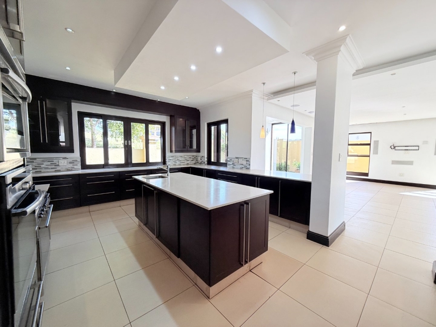 5 Bedroom Property for Sale in Blue Valley Golf Estate Gauteng
