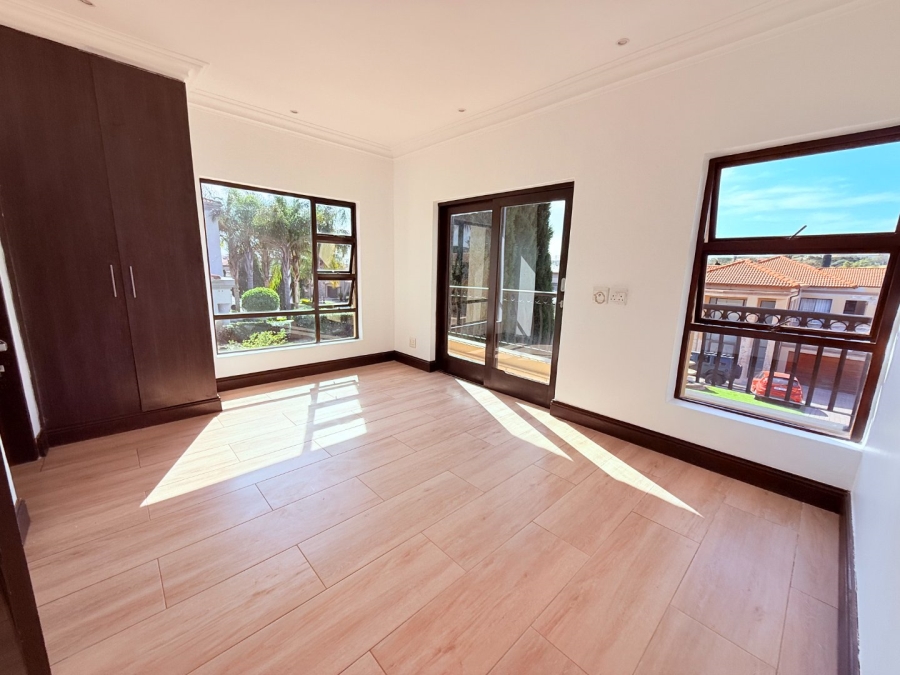 5 Bedroom Property for Sale in Blue Valley Golf Estate Gauteng